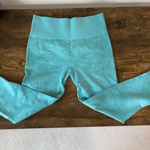 Gymshark Adapt Camo Seamless Leggings - Light Green size: medium